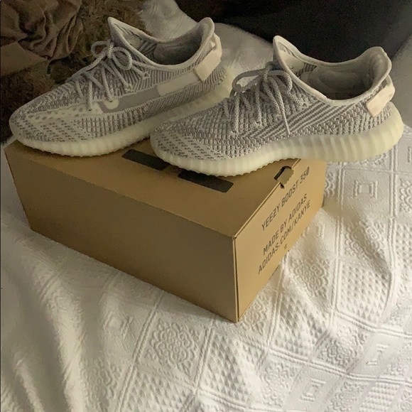 adidas Other - YEEZY V2 STATICS / Real / Look brand new / Box
